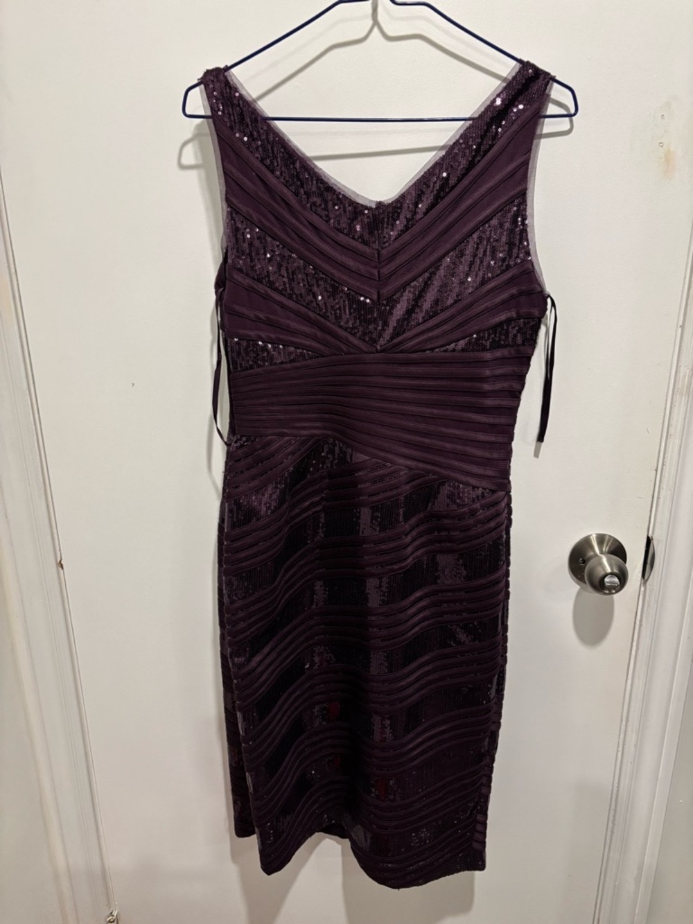 Elegant Purple Sequin V-Neck Cocktail Dress